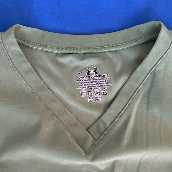 Under Armour Bundle of 1 Regular/1 Heat Gear UPF 30 Tops - Picture 7 of 15